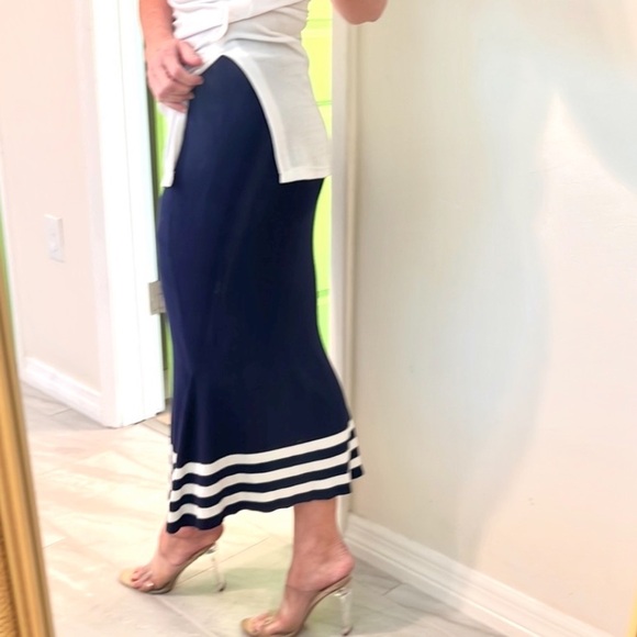 Hera,Sexy,High Side-Slit,Flared Bottom Striped Details Skirt, Stretch,EUC,Size L - Picture 1 of 16
